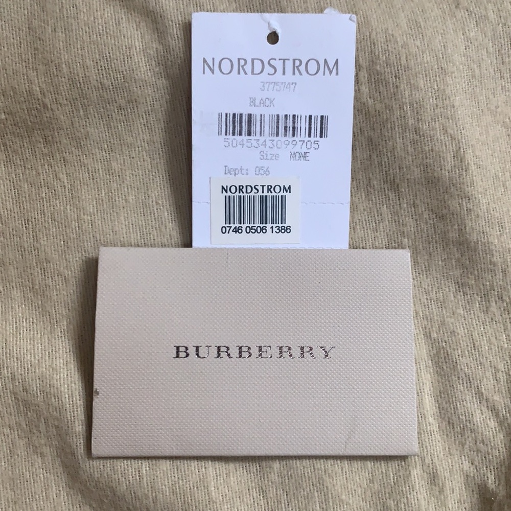 ♥️AUTHENTIC BURBERRY♥️ medium to large size - Picture 16 of 16